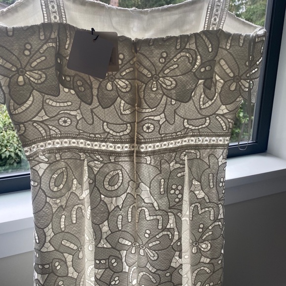 Fancy lace dress - Picture 10 of 12